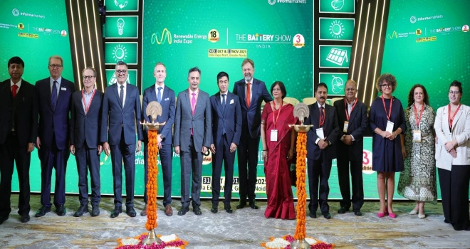 REI Expo Battery News : भारत का सबसे बड़ा स्वच्छ ऊर्जा समागम ग्रेटर नोएडा में शुरू, आरईआई एक्सपो और बैटरी शो इंडिया ने तय किया हरित भविष्य का रोडमैप, 18वें संस्करण और द बैटरी शो इंडिया (TBSI) के तीसरे संस्करण का भव्य शुभारंभ किया