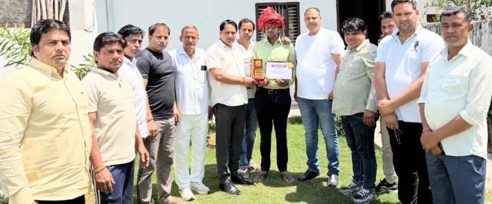 Big Achievement : मेहनत का मेडल और ईमानदारी का ताज, दनकौर के विकास कसाना बने इनकम टैक्स विभाग में ऑफिस सुपरिटेंडेंट ‘करप्शन फ्री इंडिया ने पगड़ी, ट्रॉफी और प्रशस्ति पत्र देकर किया जोरदार अभिनंदन