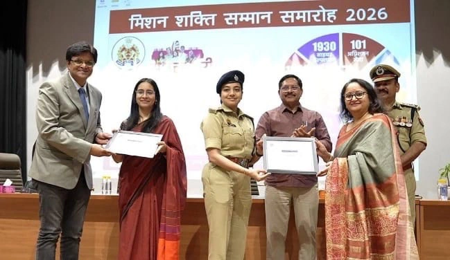 Galgotia University News : “मिशन शक्ति समारोह में गूंजा ‘नारी सशक्तिकरण’ का संदेश, नोएडा पुलिस ने शिक्षकों और समाजसेवियों को किया सम्मानित, गलगोटिया विश्वविद्यालय के प्रोफेसरों को मिला विशेष सम्मान