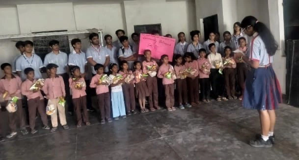 GD Goenka School News : पढ़ाई के साथ सेवा का संस्कार, छात्रों ने आंगनबाड़ी पहुँचकर बांटी खुशियां, सिखाया पोषण का महत्व, सामुदायिक सेवा कार्य, जागरूकता और संवेदनशीलता का दिया संदेश