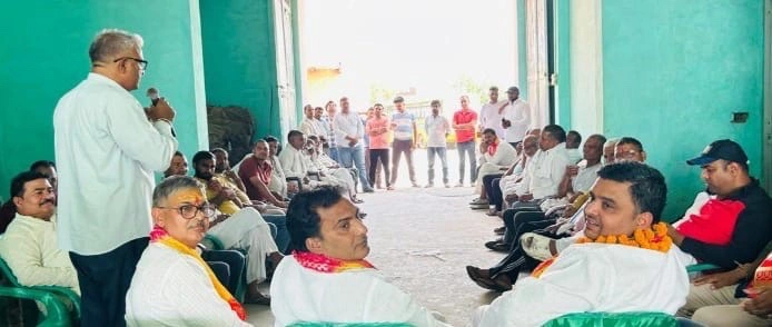 Bjp Jewar News : “धर्म, साहस और संकल्प का संगम, बनवारीवास में परशुराम जयंती पर उमड़ा जनसैलाब, नरेंद्र भाटी ‘डाढ़ा’ और राहुल पंडित ने किया भव्य श्रद्धा-सुमन अर्पण, फूल-मालाओं से हुआ स्वागत, गांव में दिखा उत्सव जैसा माहौल
