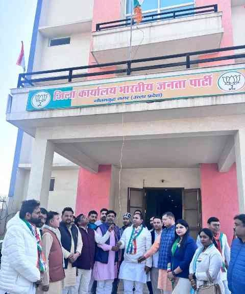 BJP Greater Noida News : ग्रेटर नोएडा भाजपा जिला कार्यालय पर मनाया गया 76वां गणतंत्र दिवस, जिलाध्यक्ष गजेन्द्र मावी ने किया ध्वजारोहण