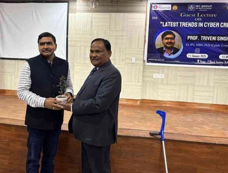 IEC College News : आईईसी कॉलेज में साइबर अपराध जागरूकता व्याख्यान, छात्रों को हैकिंग से बचाव और करियर के नए अवसरों की जानकारी