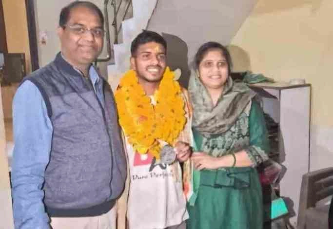 Dadri Sports News : गौतमबुद्ध नगर के तरंग शर्मा ने यूपी स्टेट पैरा एथलेटिक्स चैंपियनशिप में जीता सिल्वर, जिले का बढ़ाया मान