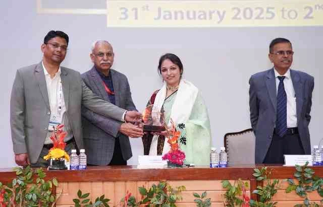 Sharda University News : शारदा विश्वविद्यालय में तीन दिवसीय फेस्ट 'कोरस' का भव्य समापन, जुबिन नौटियाल की प्रस्तुति ने मचाया धमाल
