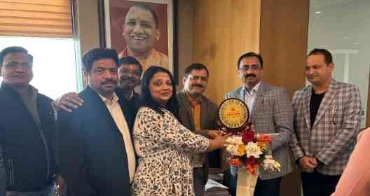 Greater Noida Authority News : ग्रेटर नोएडा को उद्योग जगत की नई ऊंचाइयों तक ले जाने की तैयारी, अथॉरिटी अधिकारियों का हुआ सम्मान – उद्यमियों की समस्याओं पर गहन चर्चा