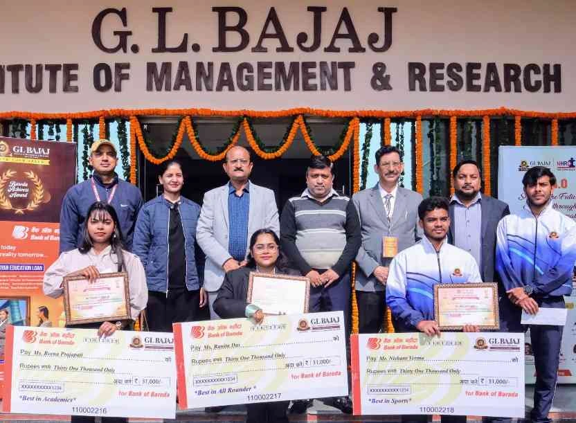 GL Bajaj University News : बैंक ऑफ बड़ौदा ने जीएल बजाज के मेधावी छात्रों को किया सम्मानित, शैक्षणिक, ऑल-राउंडर और खेल उत्कृष्टता पुरस्कारों से नवाजा