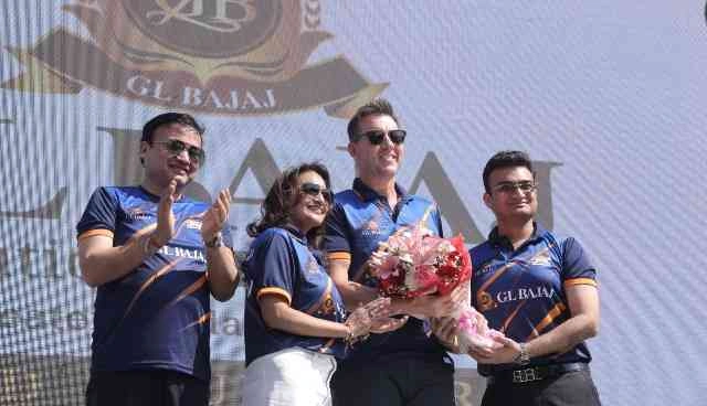 GL Bajaj College News : "क्रिकेट दिग्गज ब्रेट ली का जीएल बजाज में भव्य स्वागत, युवा खिलाड़ियों को दी तेज गेंदबाजी की खास टिप्स!"