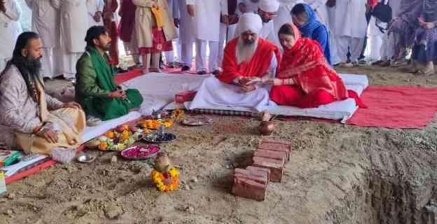 Noida News : संत समागम का भव्य शुभारंभ, 45वें दास धर्म संत समागम में उमड़ा भक्तों का जनसैलाब, संत श्री त्रिलोचन दास बोले – 