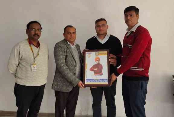 GN Group News : जीएनआईओटी में डुकाट विशेषज्ञ का विशेष व्याख्यान, छात्रों ने सीखा जावा, माइक्रोसर्विसेज और एपीआई विकास के आधुनिक तकनीकी पहलू