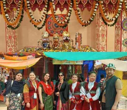 GNIM College News : बीसीए विभाग ने सूरजकुंड मेले की यात्रा से छात्रों को दिया पारंपरिक कला और संस्कृति का अनुभव, व्यवसायिक कौशल भी सिखाया!