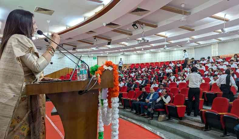 Sharda University News : शारदा विश्वविद्यालय में ‘मेरा भारत’ आउटरीच कार्यक्रम, युवा सशक्तिकरण की नई दिशा, युवाओं के लिए नए अवसरों का प्लेटफॉर्म