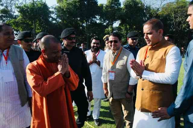 UP CM Yogi Adityanath News : यूपी में सीएम योगी का जलवा!, जिनकी आहट से कांपते हैं अपराधी, वही जनता के दिलों में बसते हैं, जब ‘बुलडोजर बाबा’ की आहट से कांपने लगे अपराधी!, प्रयागराज महाकुंभ स्वच्छ, दिव्य और भव्य आयोजन