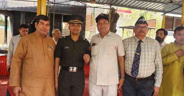 Dadri Army News : "ग्राम खेड़ा धर्मपुरा के वीर पुत्र ने रचा इतिहास, शुभम शर्मा बने आर्मी में लेफ्टिनेंट, गांव में हुआ भव्य स्वागत", एमएलसी श्रीचंद शर्मा ने दी शुभकामनाएं, युवाओं से की यह अपील