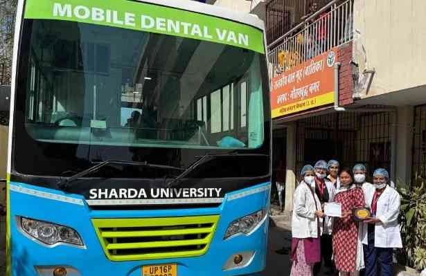 Sharda University News : शारदा विश्वविद्यालय ने विश्व मौखिक स्वास्थ्य दिवस पर दंत चिकित्सा शिविर लगाया, बालिका सुधार गृह की बच्चियों को मिली मुफ्त जांच और परामर्श