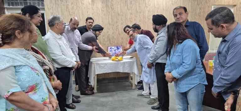 Noida News : "शहीदी दिवस पर श्रद्धांजलि सभा, नोएडा में गूंजे 'इंकलाब जिंदाबाद' के नारे, पंजाबी विकास मंच ने दी शहीदों को श्रद्धांजलि"