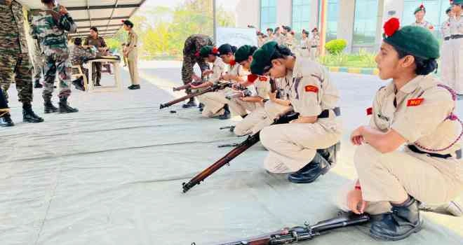 GL Bajaj College News : जीएल बजाज में एनसीसी ‘ए’ सर्टिफिकेट परीक्षा का शानदार आयोजन, अनुशासन, नेतृत्व और दृढ़ता के साथ 411 कैडेट्स ने दिखाया दमखम