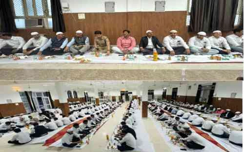 Bar Association News : ग्रेटर नोएडा डिस्ट्रिक्ट कोर्ट बार एसोसिएशन में रोज़ा इफ्तार का आयोजन, 500 अधिवक्ताओं ने लिया हिस्सा