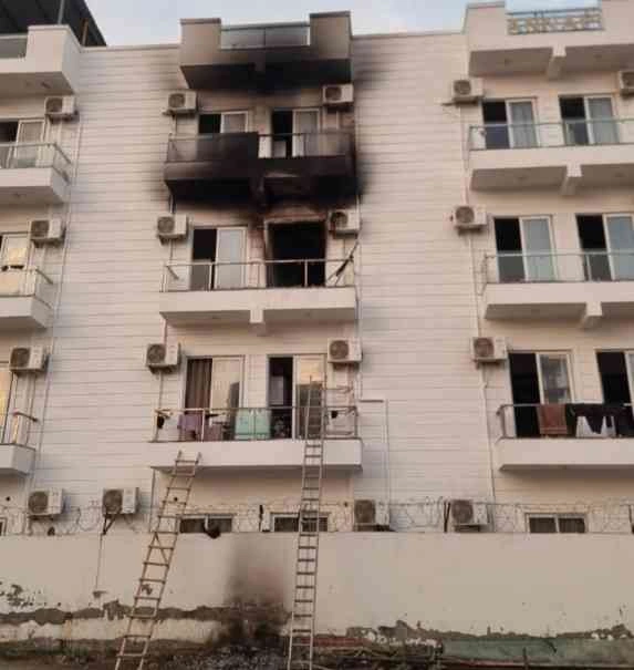 Greater Noida News: ग्रेटर नोएडा अन्नपूर्णा गर्ल्स हॉस्टल में भीषण आग, फायर ब्रिगेड की बहादुरी से टला बड़ा हादसा!, शॉर्ट सर्किट से लगी आग, दमकलकर्मियों ने छात्राओं को बचाया, सुरक्षा मानकों पर उठे सवाल