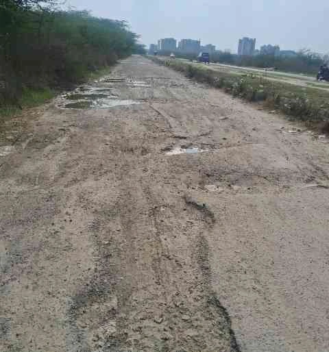 Greater Noida Authority News : 15 साल की लंबी जद्दोजहद के बाद खुला विकास का दरवाजा, एलजी चौक से शारदा विश्वविद्यालय तक नई सड़क के निर्माण को मिली हरी झंडी, 6 महीने में तैयार होगी सड़क, इस कंपनी की वजह से अटका था मामला