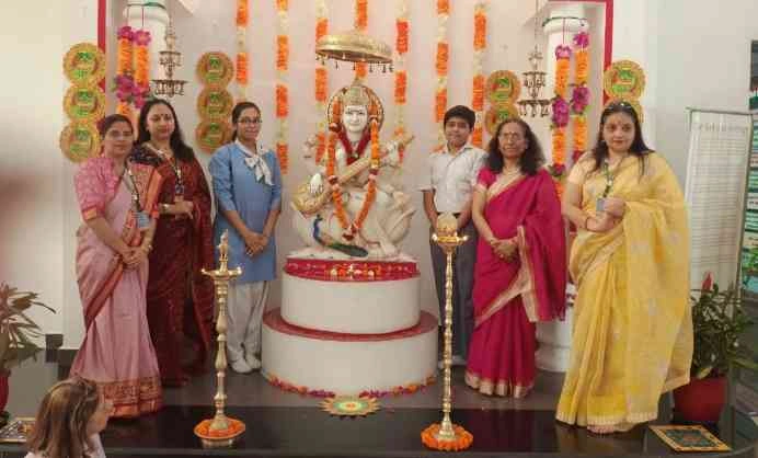 Samsara School News : समसारा विद्यालय के स्थापना दिवस समारोह ने समेटा हर दिशा में नया उल्लास, हवन पूजा से लेकर समूह गीत तक एक अद्भुत माहौल, विद्यालय की प्रधानाचार्या कैप्टन प्रवीन रॉय का संबोधन - शिक्षा और जीवन के मूल्यों की दिशा