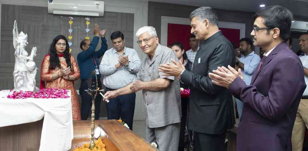 IEC College News : आईईसी कॉलेज में मेरिट अवॉर्ड से सजे होनहार छात्रों के चेहरे, पूर्व कुलपति और वरिष्ठ अधिकारियों ने की सराहना, सर्वोच्च प्रदर्शन करने वाले छात्रों को मिला नगद पुरस्कार