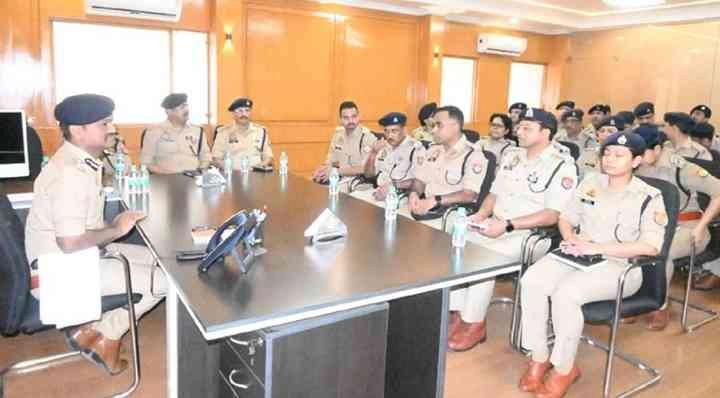 UP Police News : गाजियाबाद की बागडोर संभालते ही कमिश्नर जे. रविंदर गौड का बड़ा ऐलान, अपराध और भ्रष्टाचार पर नहीं होगी रहम, नोएडा से रहा पुराना नाता, नोएडा के व्यापारियों और आम जनता में सुरक्षा की भावना काफी मजबूती, अब गाजियाबाद में दिखेगा ‘गौड़ मॉडल’