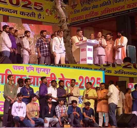 Surajpur Barahi Mella: बाराही मेला 2025 का ग्यारहवां दिन, सूरजपुर में लोक संस्कृति, बाल प्रतिभा और रागनी की त्रिवेणी, कल होगा परंपरागत दंगल का रोमांच, जीपीएल एकेडमी का विशेष सम्मान