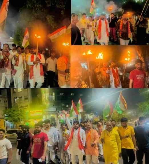 BJYM News : "ग्रेटर नोएडा के परी चौक की सड़कों पर गूंजा 'जय हिंद', आतंकी हमले के विरोध में भाजयुमो पूर्व जिलाध्यक्ष अन्नू पंडित के नेतृत्व में निकला ऐतिहासिक मशाल जुलूस, युवाओं ने पाकिस्तान को दी खुली चेतावनी, अब आर-पार की लड़ाई तय"