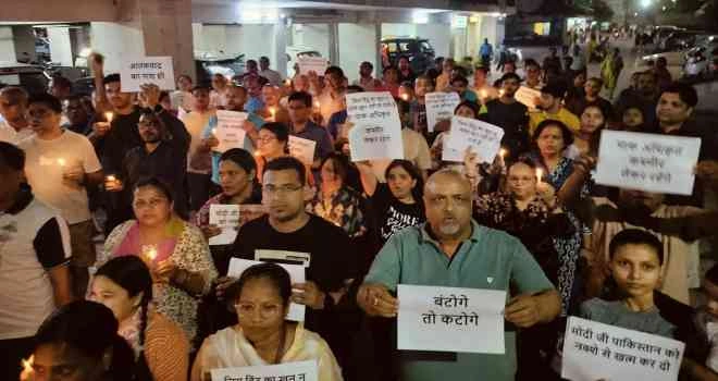 Pahalgam Attack: पहलगाम आतंकी हमले पर पंचशील ग्रीन-1 में गूंजा ‘अब नहीं सहेंगे!’ का नारा, सैकड़ों लोगों ने कैंडल मार्च निकाल कर दी श्रद्धांजलि, पाकिस्तान और आतंकियों को दिया करारा संदेश, एकजुट हुआ समाज, गूंज उठा जनाक्रोश, मांग उठी कठोर कार्रवाई की