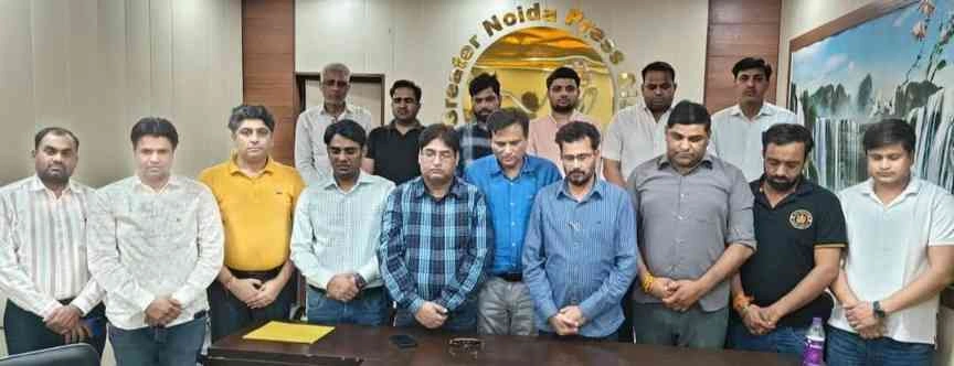 Press Club News : “पहलगाम आतंकी हमले पर फूटा कलमकारों का गुस्सा, ग्रेटर नोएडा प्रेस क्लब ने स्वर्ण नगरी कार्यालय में रखा मौन, कहा अब बस!, मानवता पर हमले का जवाब निर्णायक कार्रवाई से दिया जाए”