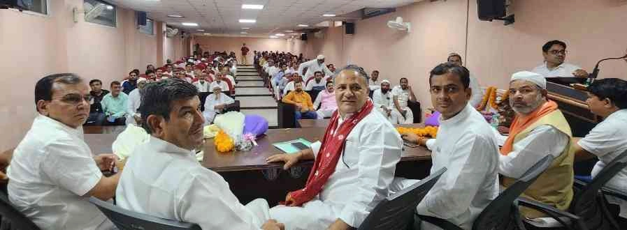 BJP Greater Noida News : “ग्रेटर नोएडा बना वक्फ़ सुधार जागरूकता की मिसाल, निजी कॉलेज में जुटे मुस्लिम बुद्धिजीवी, प्रधानमंत्री मोदी के बिल को बताया ऐतिहासिक और जनहितैषी”, क्षेत्रीय उपाध्यक्ष मानसिंह गोस्वामी व विधान परिषद सदस्य श्री श्रीचंद शर्मा रहे मौजूद