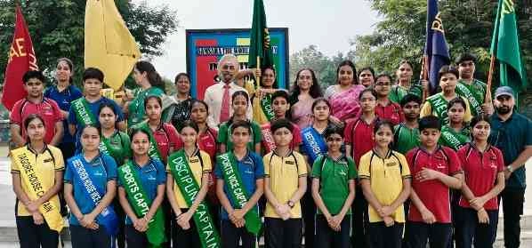 Samsara School News : समसारा विद्यालय में सत्र 2025-26 का भव्य अलंकरण समारोह सम्पन्न, छात्र परिषद को सौंपी गई जिम्मेदारियाँ, 1971 युद्ध के वीर कर्नल इकबाल सिंह सोनी बने प्रेरणा स्रोत