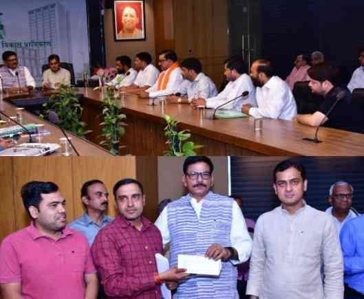 Greater Noida Authority News : 25 साल बाद बिरौंडा के 30 किसानों को मिला आबादी भूखंड, ड्रा प्रक्रिया की वीडियोग्राफी, विधायक धीरेंद्र सिंह बोले - प्राधिकरण की पारदर्शिता काबिल-ए-तारीफ, प्राधिकरण कार्यालय में हुआ आवंटन, किसानों ने जताया आभार, जल्द होगी लीज डीड की प्रक्रिया पूरी