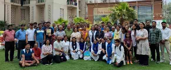 Greater Noida West News : अपशिष्ट प्रबंधन को लेकर मातृशक्ति ने दिखाई नई राह, गौरसौन्दर्यम सोसाइटी में जागरूकता कार्यशाला और नुक्कड़ नाटक से गूंजा ‘स्वच्छता का संदेश’