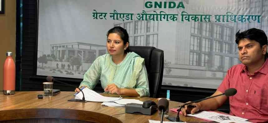 Greater Noida Authority News : पानी की एक-एक बूंद होगी क़ीमती!, ग्रेटर नोएडा में ₹20 करोड़ से अधिक की लागत से जल्द शुरू होगी स्मार्ट मीटर परियोजना, एसीईओ प्रेरणा सिंह ने दिए तेज़ी से क्रियान्वयन के निर्देश