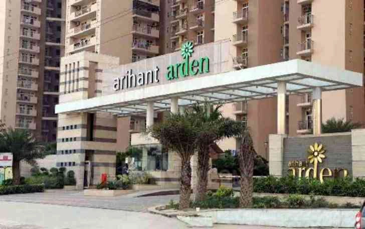 Greater Noida West News : इस सोसाइटी में हादसा सोसाइटी की ऊपरी मंजिल से गिरा प्लास्टर, 'करोड़ों का घर, कंक्रीट का कहर!', लग्जरी लिविंग पर लगा 'मेंटेनेंस' का ग्रहण, दो कारें बनीं चकनाचूर!, क्या आपकी सोसाइटी भी है खतरे की जद में?