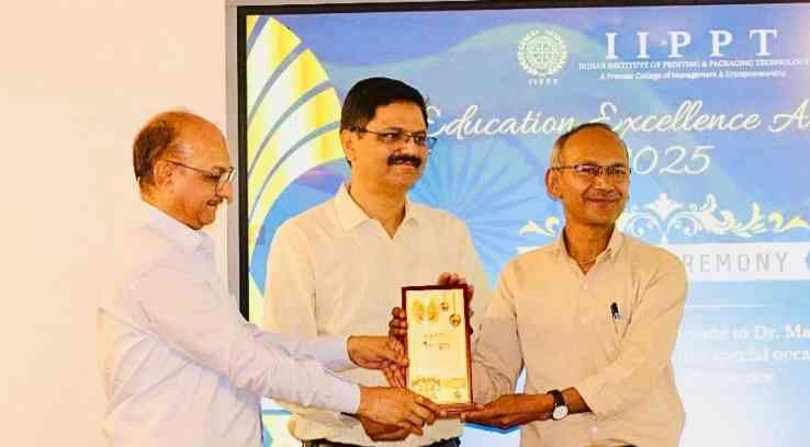 Education Excellent Award : ग्रेटर नोएडा में शिक्षक और साहित्य के क्षेत्र में उत्कृष्ट योगदान देने वाले भगवत प्रशाद शर्मा को मिला "एजुकेशन एक्सीलेंस अवॉर्ड–2025", साहित्य और पत्रकारिता में भी अमिट छाप छोड़ रहे हैं भगवत शर्मा