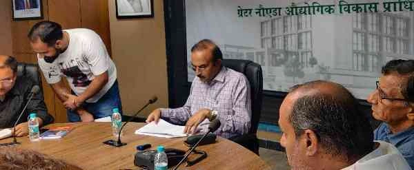 Greater Noida Authority News : रोजा याकूबपुर में लीज बैक के 57 प्रकरणों पर हुई सुनवाई, किसानों से लिए गए दस्तावेज और साक्ष्य, ग्रेटर नोएडा प्राधिकरण की आबादी व्यवस्थापन समिति कर रही है मामलों का निस्तारण, 24 मार्च से शुरू हुई प्रक्रिया