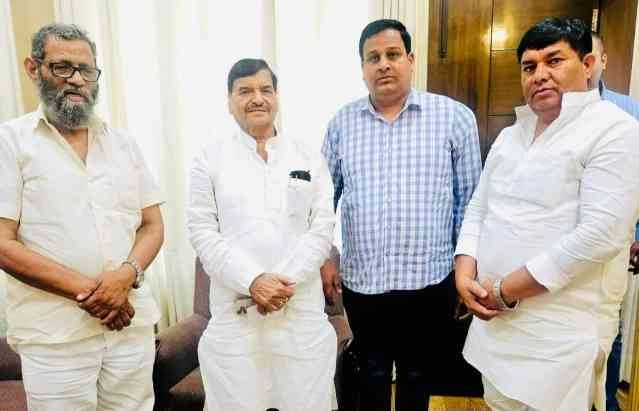 UP Breaking News : ग्रेटर नोएडा की राजनीति में हलचल, 2027 की बिसात पर गुर्जर समाज की सधी चाल, शिवपाल यादव से मुलाकात के बहाने समाजवादी नेताओं की रणनीतिक बैठक