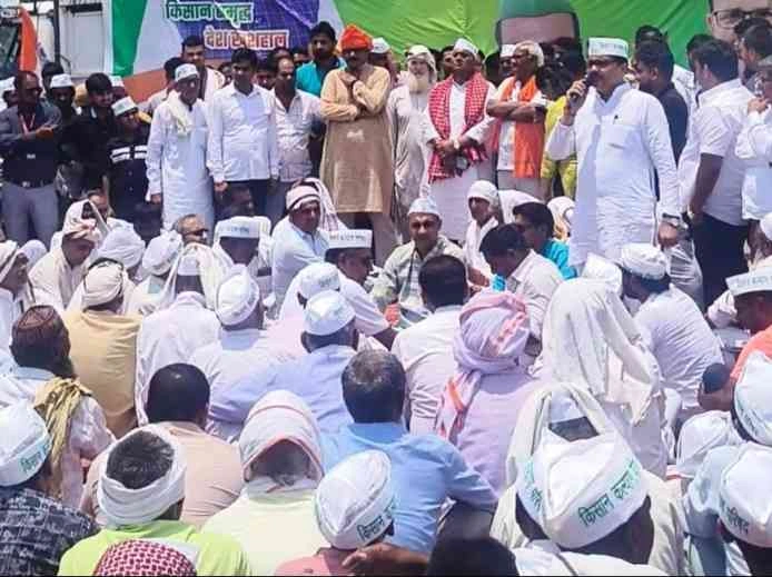 Jewar Kisan Aandolan News : यमुना प्राधिकरण पर भड़के किसान, तिरथली गांव की महापंचायत में जताई नाराज़गी, 31 गांवों के किसानों ने लगाए गंभीर आरोप, 20 जून तक नहीं मानी गई मांगे तो रोक देंगे निर्माण कार्य