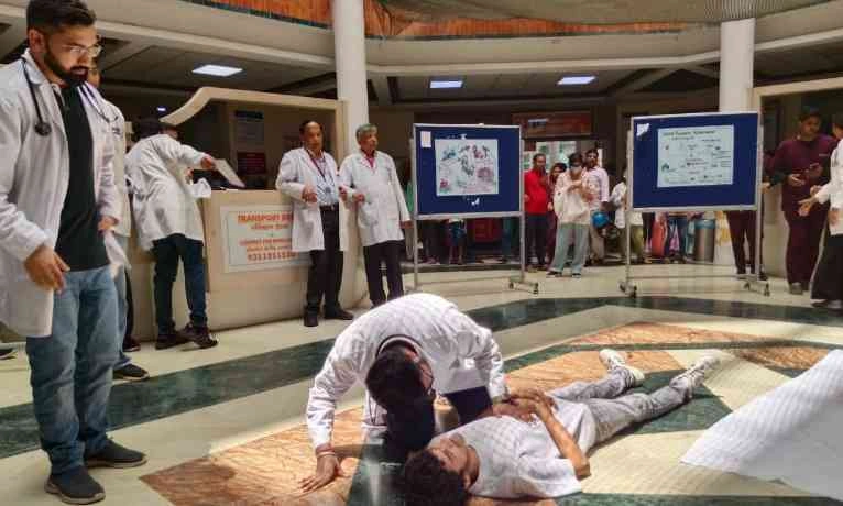 Sharda University News : शारदा अस्पताल में मनाया गया 'विश्व आपातकालीन चिकित्सा दिवस', जीवन रक्षक जागरूकता और सीपीआर प्रशिक्षण पर रहा फोकसस्वास्थ्य सेवाओं में आपातकालीन चिकित्सा की अहमियत को किया उजागर, मेडिकल छात्रों और डॉक्टरों ने दिया जागरूकता का संदेश