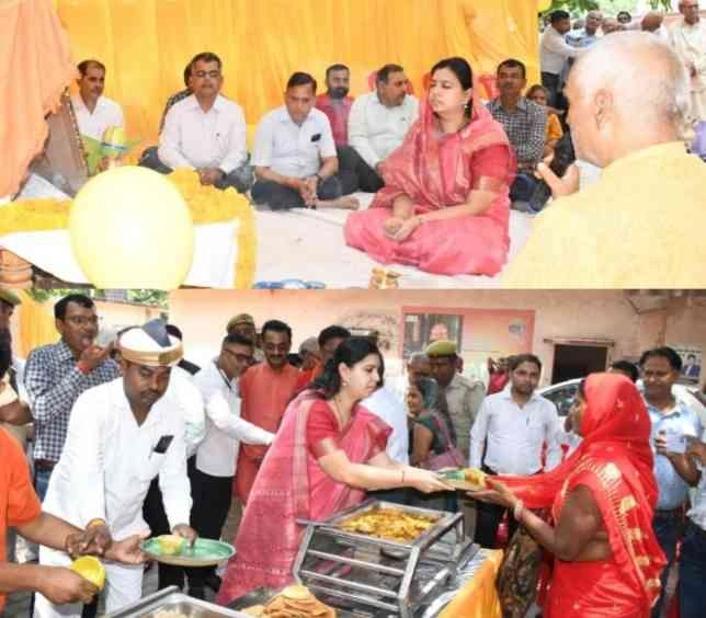 Breaking News : कलेक्ट्रेट परिसर में भक्ति, सेवा और समर्पण का संगम, बड़े मंगलवार के पावन अवसर पर जिलाधिकारी दिव्या मित्तल ने की पूजा, श्रद्धालुओं ने ग्रहण किया प्रसाद