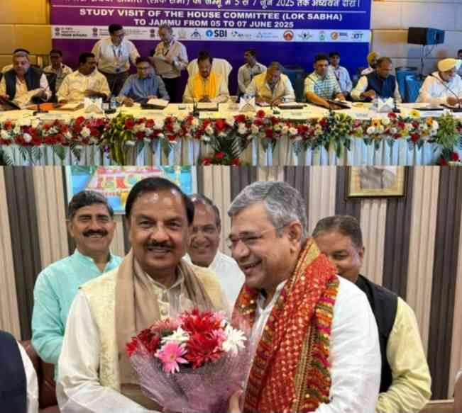 Breaking News : खुर्जा में वंदे भारत की गूंज और जम्मू में विकास की मंजिल!, सांसद डॉ. महेश शर्मा ने रेलवे-स्वास्थ्य-आवास के तिकड़ी एजेंडे से दिखाई 'ट्रिपल एक्शन' वाली सांसदीय सक्रियता!