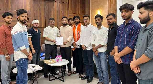 ABVP News : सुरक्षा की गंभीर चिंता, अखिल भारतीय विद्यार्थी परिषद ने ग्रेटर नोएडा के Knowledge Park क्षेत्र में शराब के ठेकों के खिलाफ आवाज उठाई, डीएम को ज्ञापन