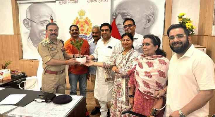 Noida News : नोएडा सिटीजन फोरम ने अतिरिक्त पुलिस कमिश्नर से की मुलाकात!, शहर की सुरक्षा और कानून-व्यवस्था को लेकर हुई महत्वपूर्ण चर्चा, अतिरिक्त पुलिस कमिश्नर (कानून-व्यवस्था) डॉ. राजीव नारायण मिश्रा से शिष्टाचार भेंट की