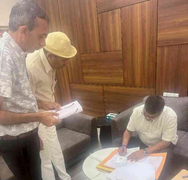 Jewar Airport News : जेवर एयरपोर्ट विस्तार के लिए जनगणना कार्य में शिक्षकों की ड्यूटी, शिक्षक संघ ने मांगा उचित मानदेय और अवकाश