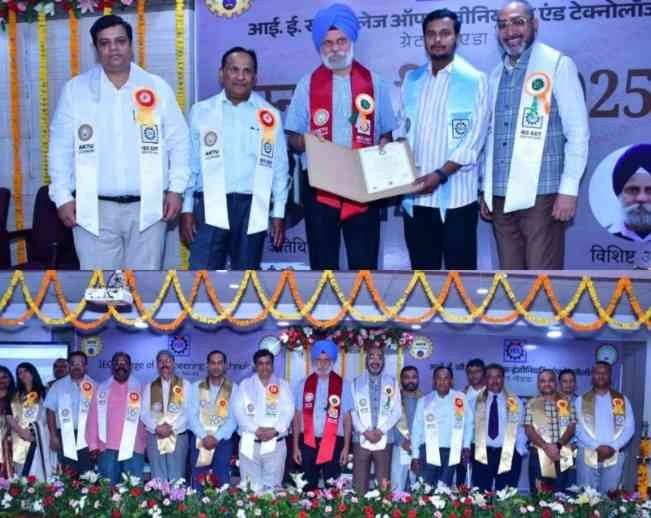 IEC College News : आईईसी कॉलेज में “स्नातक दिवस 2025” का भव्य आयोजन, उपाधि वितरण समारोह में गूंजे सफलता के मंत्र, कुलपति एकेटीयू व प्रो. एस.पी. सिंह ने छात्रों को दी प्रेरणा