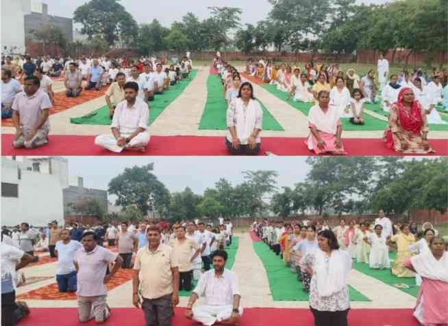 Yoga Day News : ?‍♂️ जब दादरी बना योग की धरती, बच्चों से बुजुर्गों तक फैला ऊर्जा का संचार, सेंट हुड कॉन्वेंट स्कूल में अंतरराष्ट्रीय योग दिवस का भव्य आयोजन, बना एकता, स्वास्थ्य और संस्कृति का संगम!, भाजपा पश्चिम क्षेत्र मंत्री श्री आशीष वत्स मुख्य अतिथि के रूप में रहे मौजूद