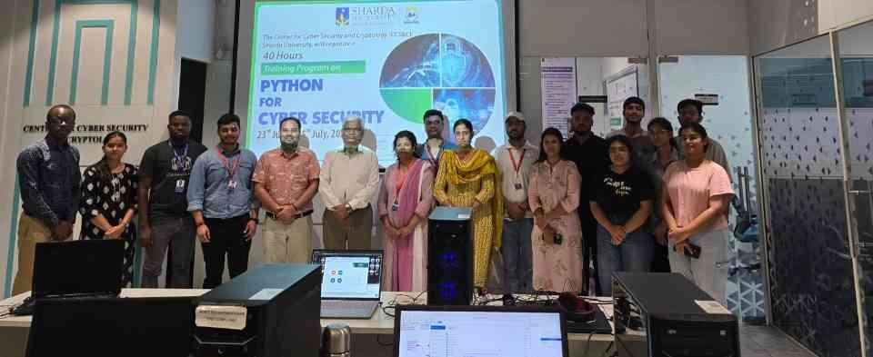 Sharda University News : शारदा विश्वविद्यालय में साइबर सुरक्षा और पायथन का मिला आधुनिक संगम!, 40 घंटे का हाइब्रिड प्रशिक्षण कार्यक्रम, प्रोफेशनल लेवल की साइबर सुरक्षा तकनीकों पर हुई गहन चर्चा